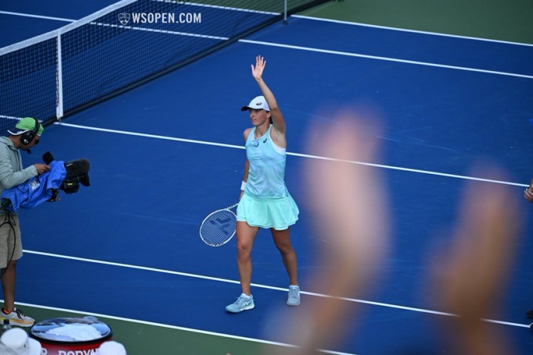 方面已堅持 方面已堅持