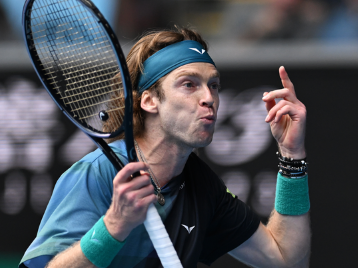 员肩上多了 员肩上多了