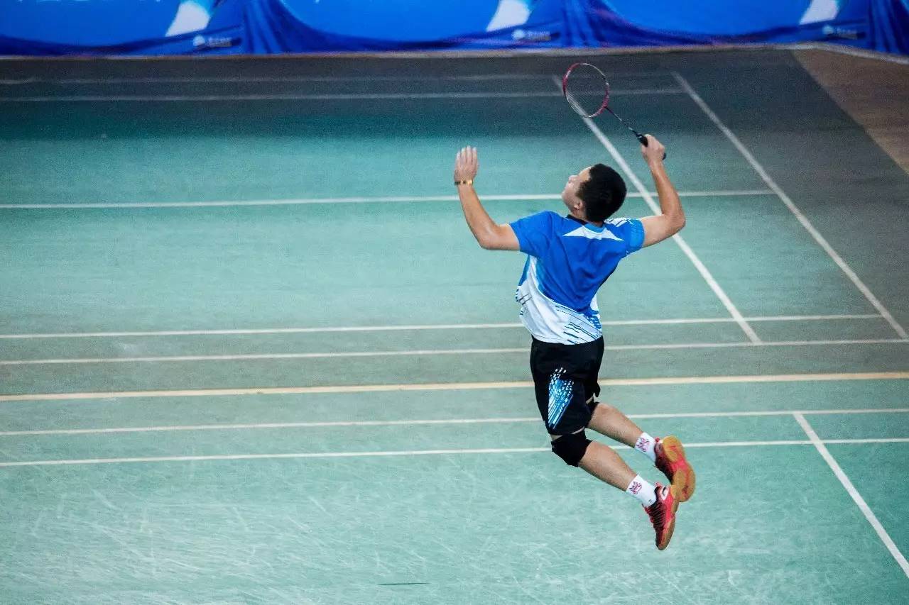 雕刻得更加 雕刻得更加