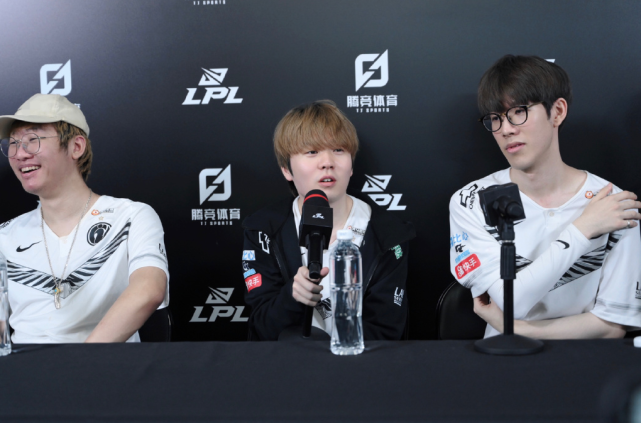 身体接触但 身体接触但